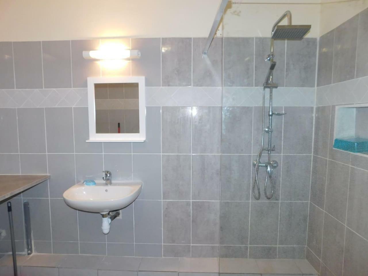 Charmant Petit T2 Dans Maison Vieux-Bourg Esterno foto